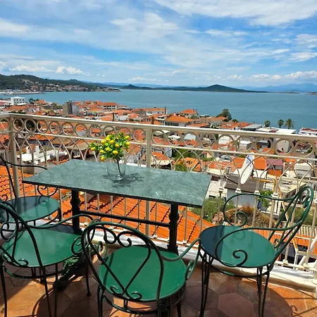 Historic Greek House With Sea View Balcony 빌라