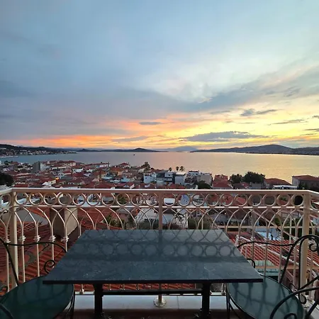 빌라 Historic Greek House With Sea View Balcony *
